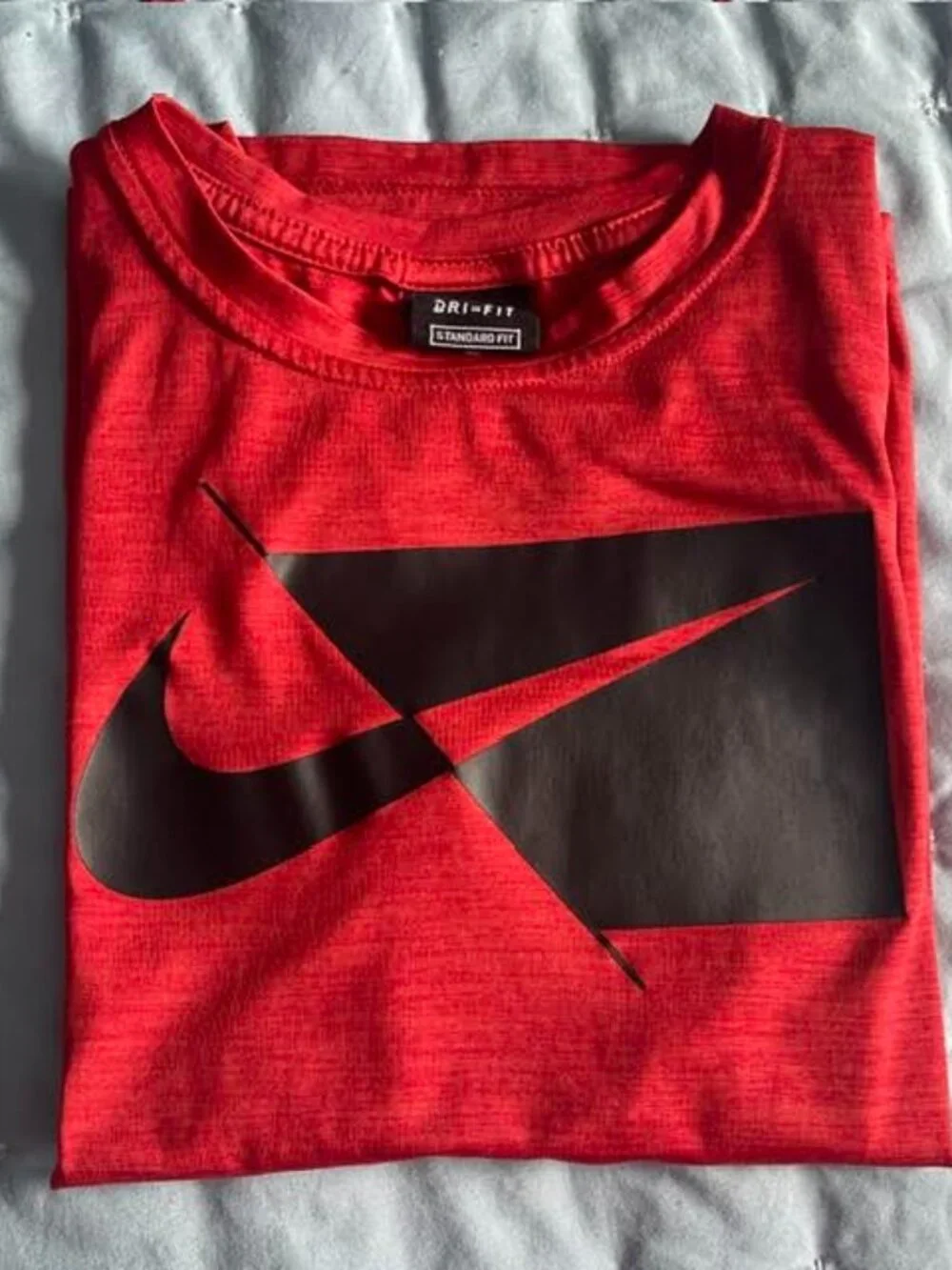 Nike Big Kids Boys Dri-FIT HBR V-Neck Short Sleeve T-Shirt Size Medium Red